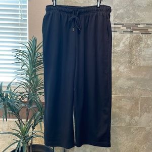 NWOT Comfy black capri pants with pockets, 18/20